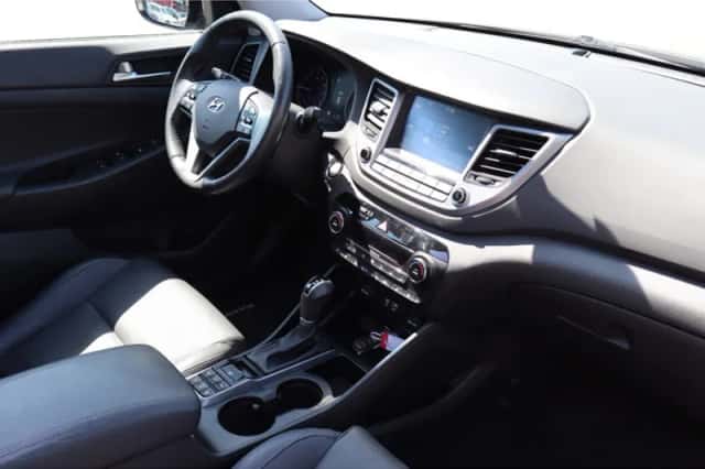 Hyundai Tucson (2016) thumbnail 2