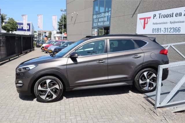 Hyundai Tucson (2016) thumbnail 4