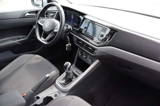 Volkswagen Polo (2022) thumbnail 2