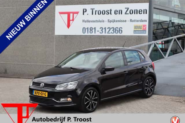 Volkswagen Polo (2015) thumbnail 1