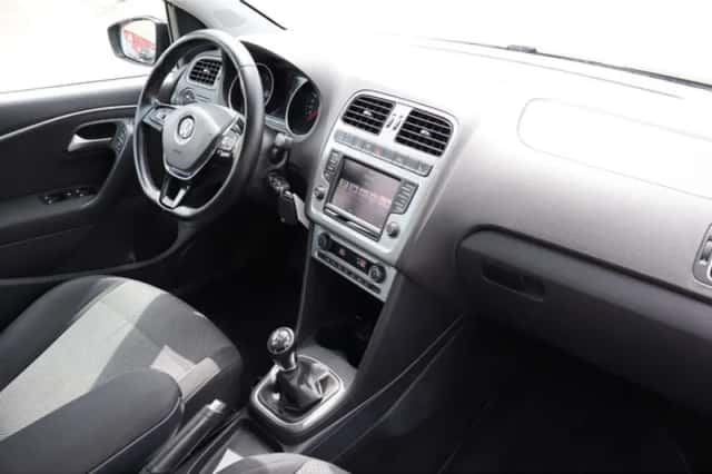 Volkswagen Polo (2015) thumbnail 2