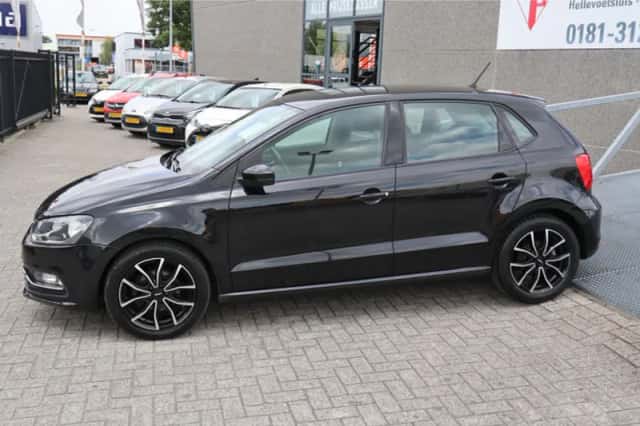 Volkswagen Polo (2015) thumbnail 4