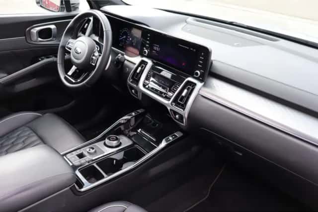 Kia Sorento (2021) thumbnail 2
