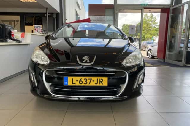Peugeot 308 (2012) thumbnail 4