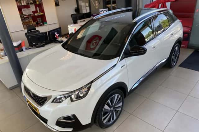 Peugeot 3008 (2020) thumbnail 2