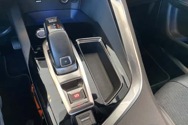 Peugeot 3008 (2020) thumbnail 4