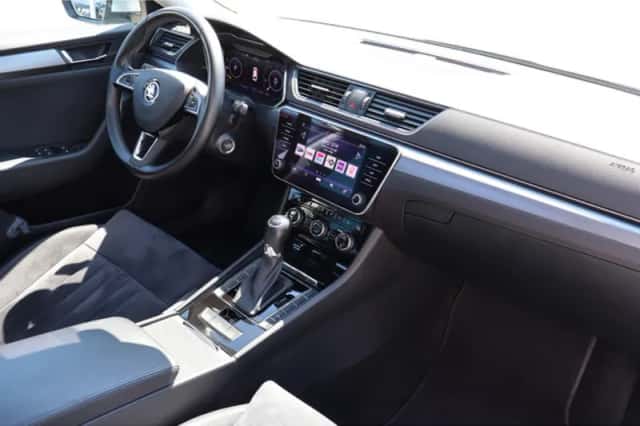 Škoda Superb (2019) thumbnail 2