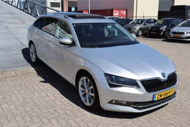 Škoda Superb (2019) thumbnail 6