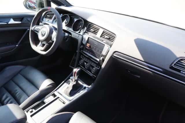 Volkswagen Golf (2016) thumbnail 2