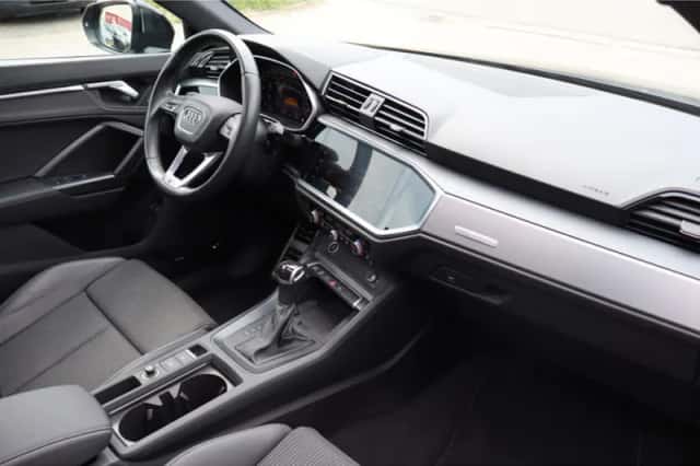 Audi Q3 (2023) thumbnail 2