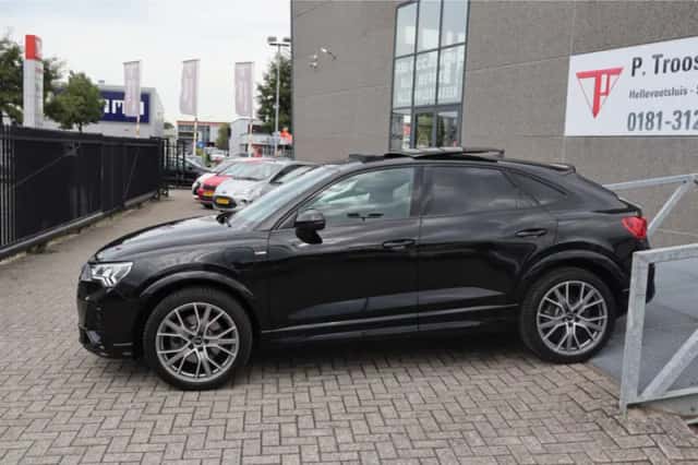 Audi Q3 (2023) thumbnail 3