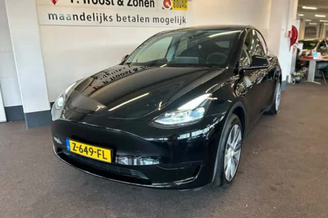 Tesla Model Y (2024) thumbnail 4