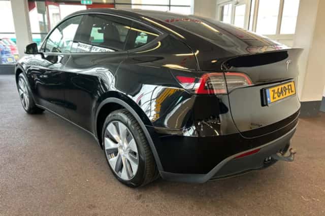 Tesla Model Y (2024) thumbnail 5