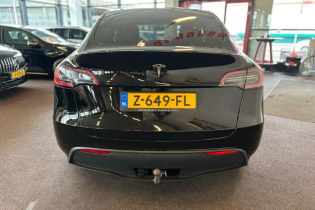 Tesla Model Y (2024) thumbnail 6