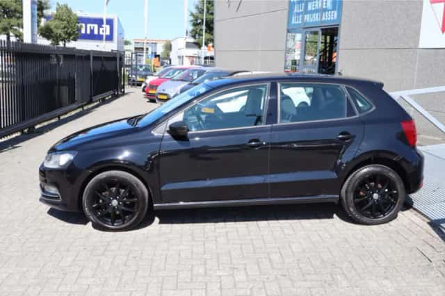 Volkswagen Polo (2016) thumbnail 3