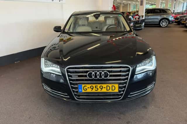 Audi A8 (2010) thumbnail 4