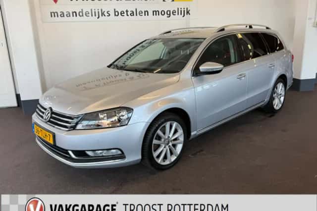Volkswagen Passat (2012) thumbnail 1