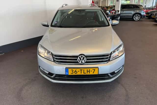 Volkswagen Passat (2012) thumbnail 5
