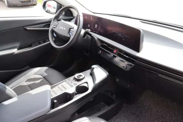 Kia EV6 (2023) thumbnail 2