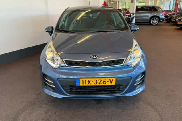 Kia Rio (2016) thumbnail 4