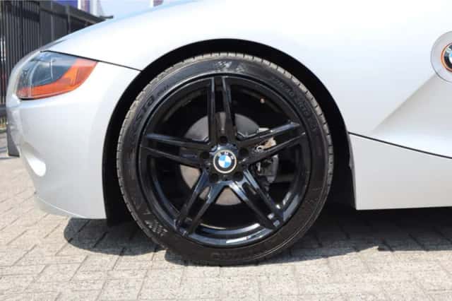 BMW Z4 (2003) thumbnail 6