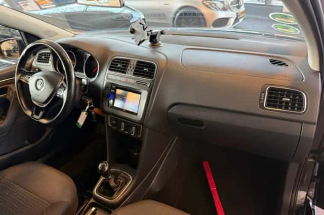 Volkswagen Polo (2015) thumbnail 2