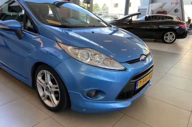 Ford Fiesta (2009) thumbnail 4