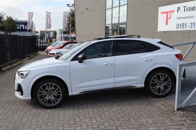 Audi Q3 Sportback (2023) thumbnail 3