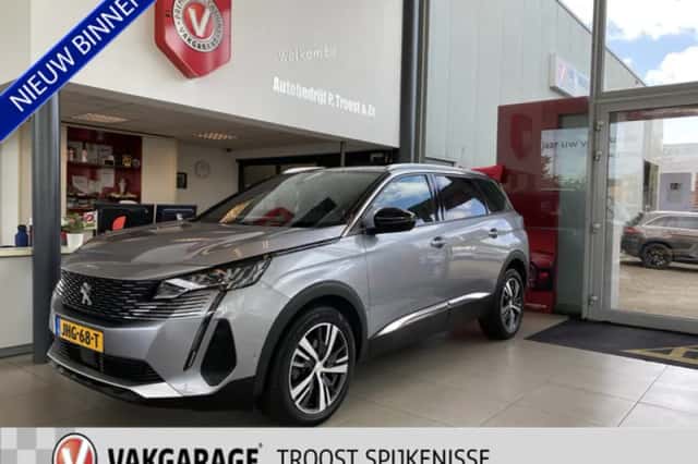 Peugeot 5008 (2024) thumbnail 1