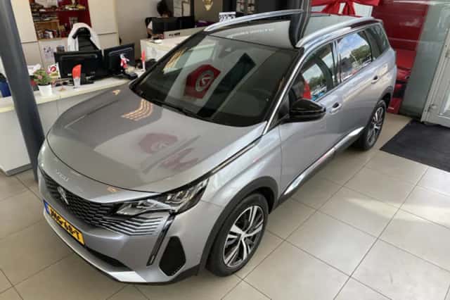 Peugeot 5008 (2024) thumbnail 2