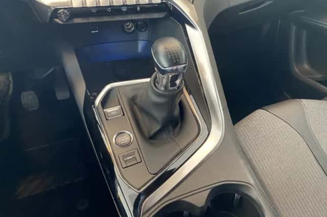 Peugeot 5008 (2024) thumbnail 4