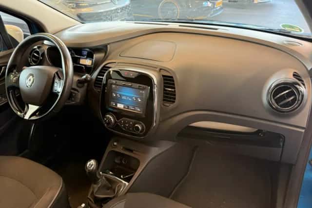 Renault Captur (2015) thumbnail 2