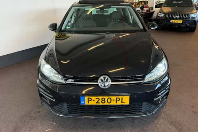 Volkswagen Golf (2017) thumbnail 4