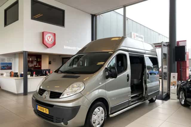 Renault Trafic (2010) thumbnail 2