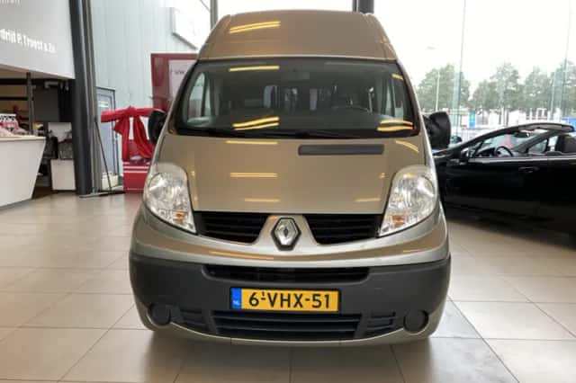 Renault Trafic (2010) thumbnail 3