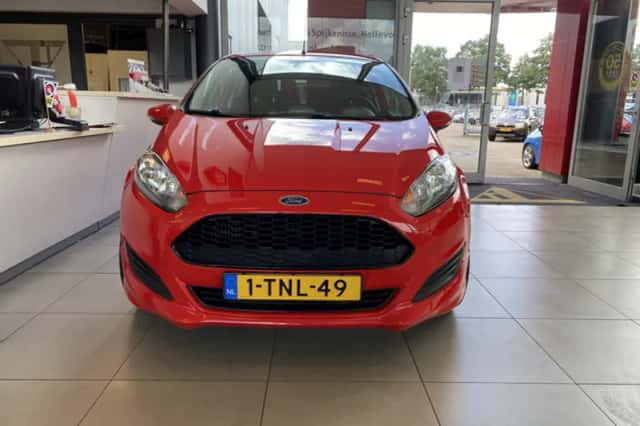 Ford Fiesta (2014) thumbnail 4