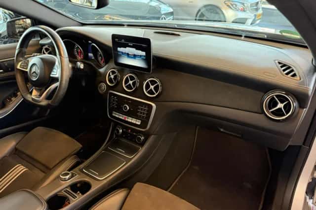 Mercedes-Benz A-Klasse (2018) thumbnail 2