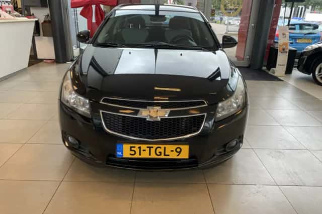 Chevrolet Cruze (2010) thumbnail 2