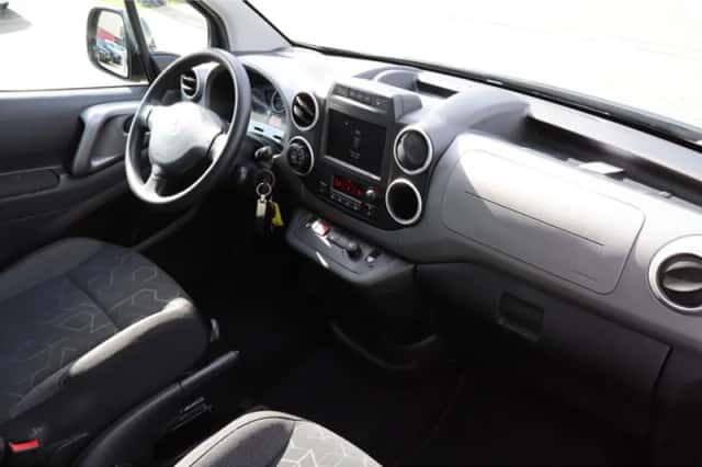 Peugeot e-Partner (2019) thumbnail 2