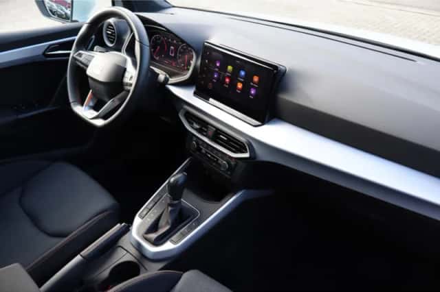SEAT Arona (2024) thumbnail 2