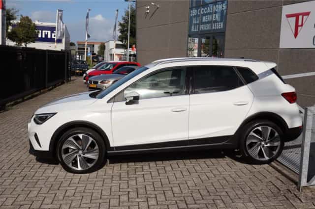 SEAT Arona (2024) thumbnail 3