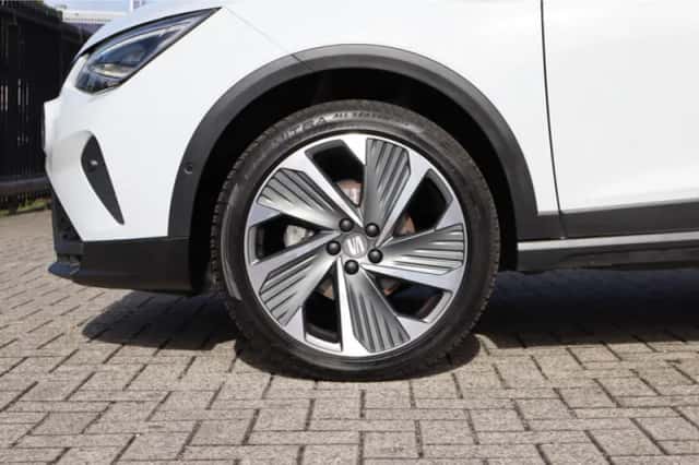 SEAT Arona (2024) thumbnail 4
