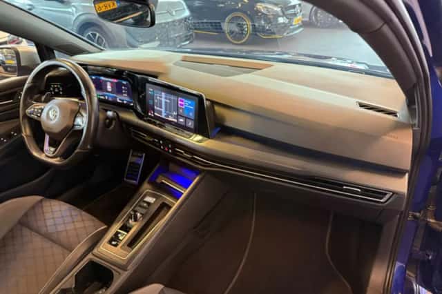 Volkswagen Golf (2021) thumbnail 2