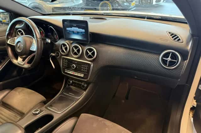 Mercedes-Benz A-Klasse (2016) thumbnail 2