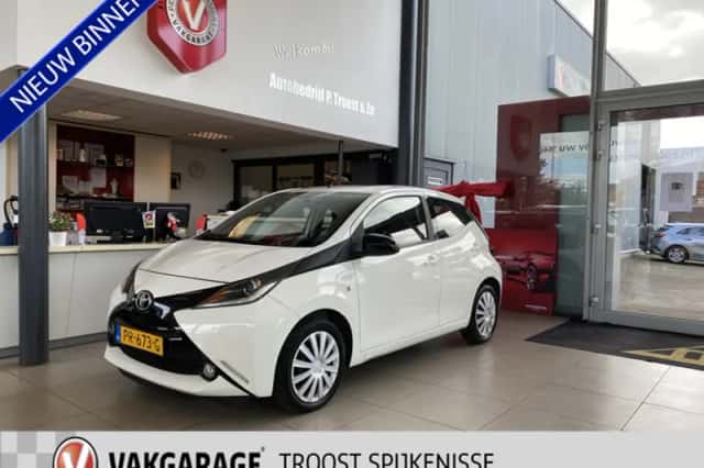 Toyota Aygo (2017) thumbnail 1