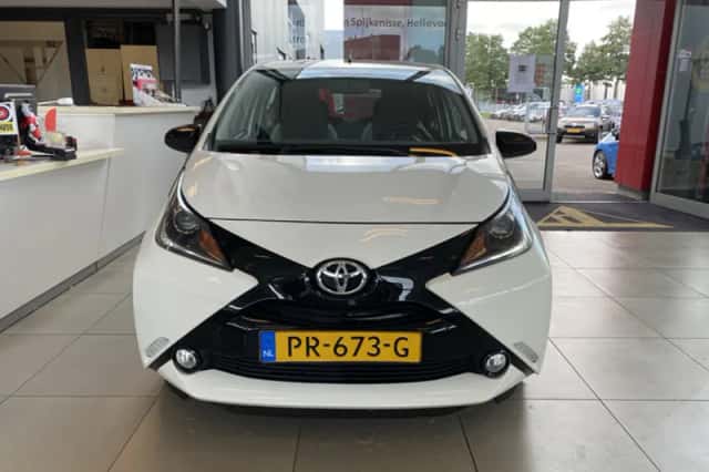 Toyota Aygo (2017) thumbnail 3
