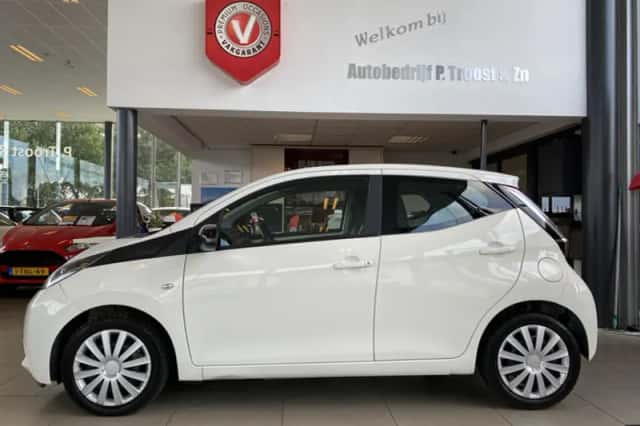 Toyota Aygo (2017) thumbnail 4