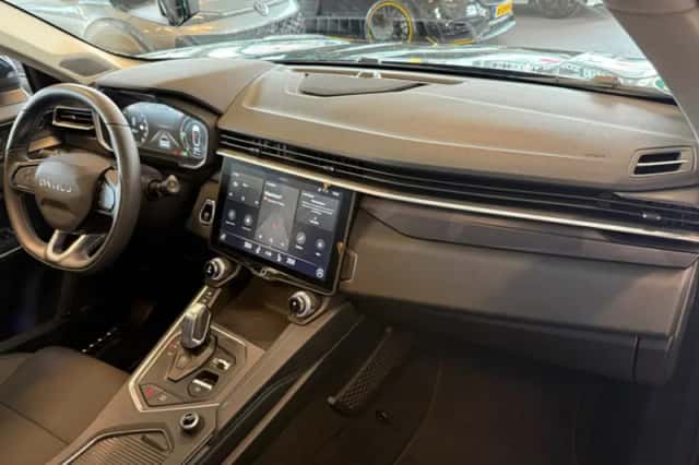 Lynk & Co 01 (2023) thumbnail 2