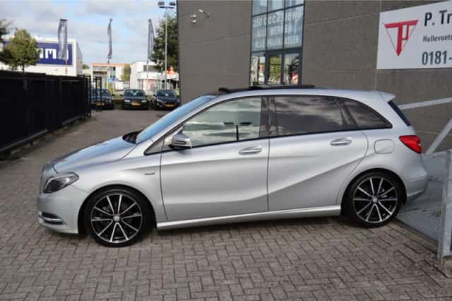 Mercedes-Benz B-Klasse (2011) thumbnail 3