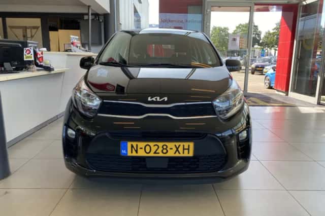 Kia Picanto (2022) thumbnail 3